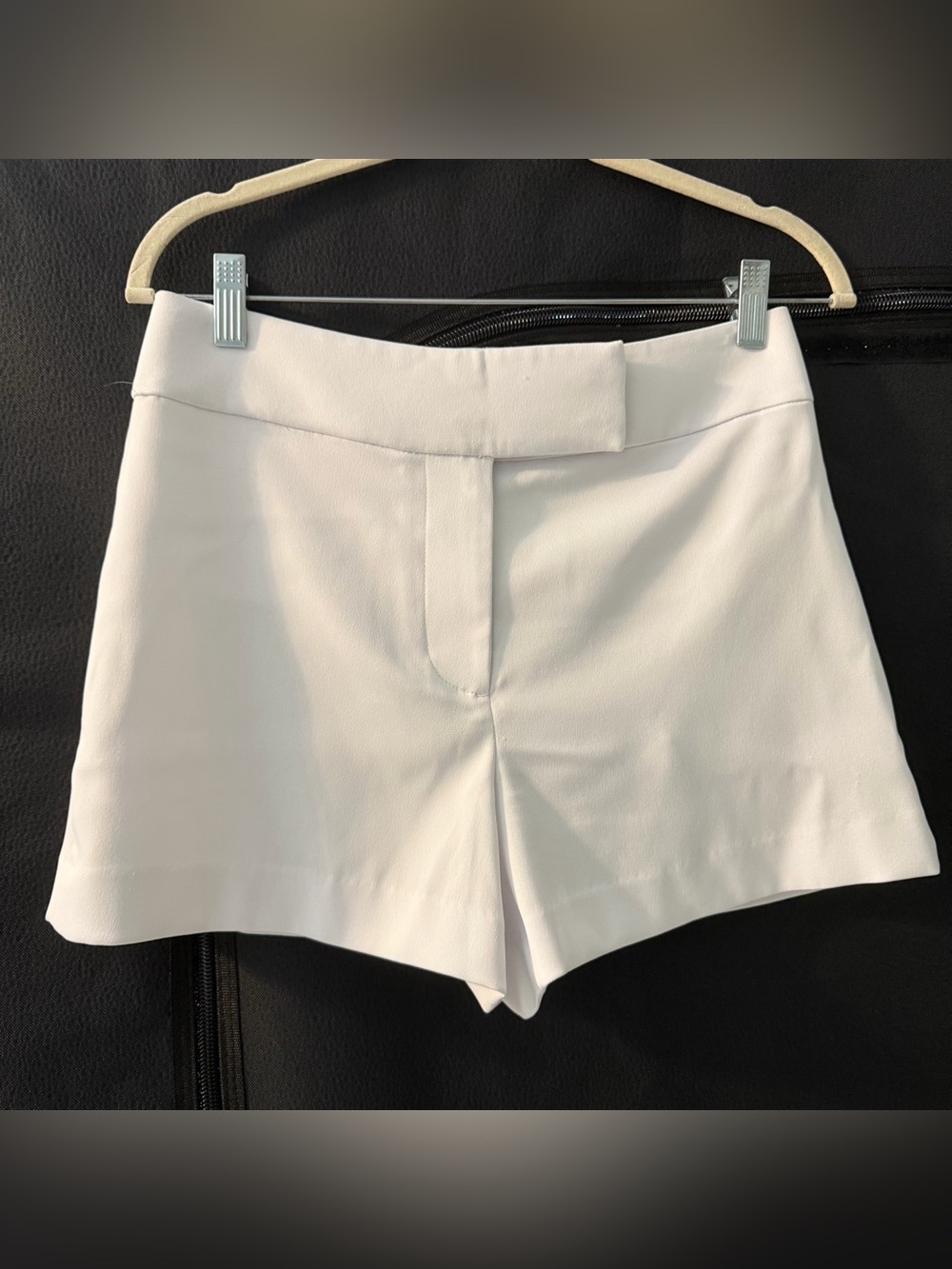 NWT Alice + Olivia White Dress Shorts Size 6 Classic Elevated Basic